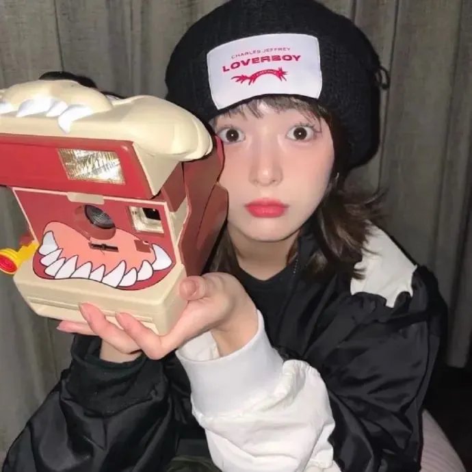 穿黑衣的女孩